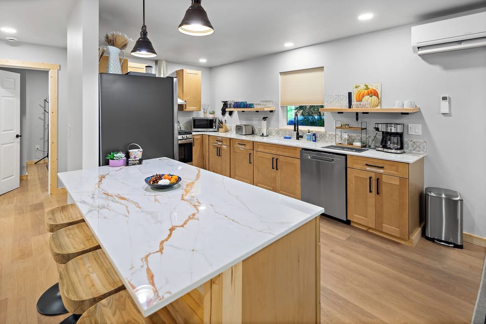 Kitchen island with quartz counters and bar stools