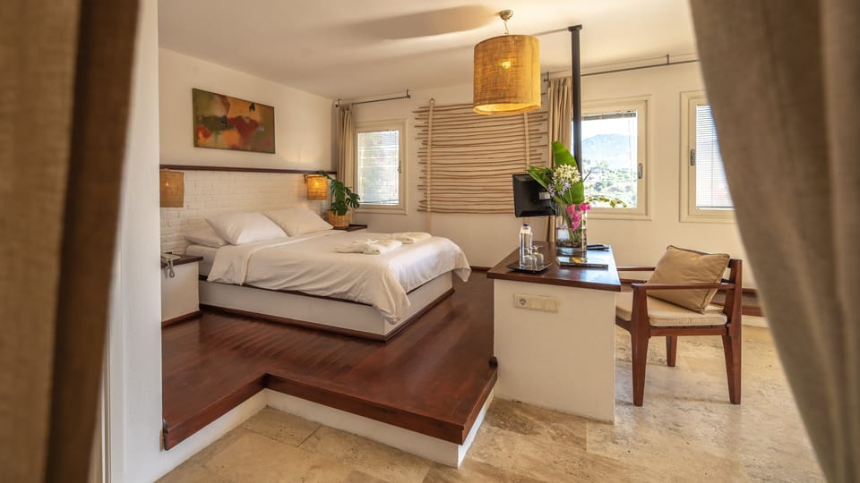 Standard Double Room | Minibar, in-room safe, desk, iron/ironing board