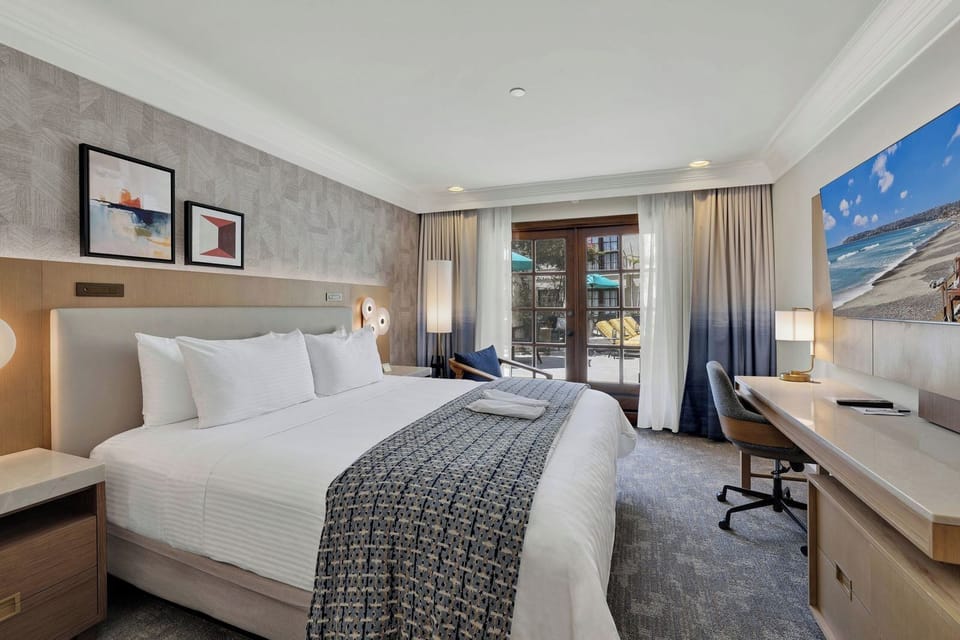 Standard Room, 1 King Bed, Non Smoking, Refrigerator & Microwave | Premium bedding, in-room safe, desk, blackout drapes