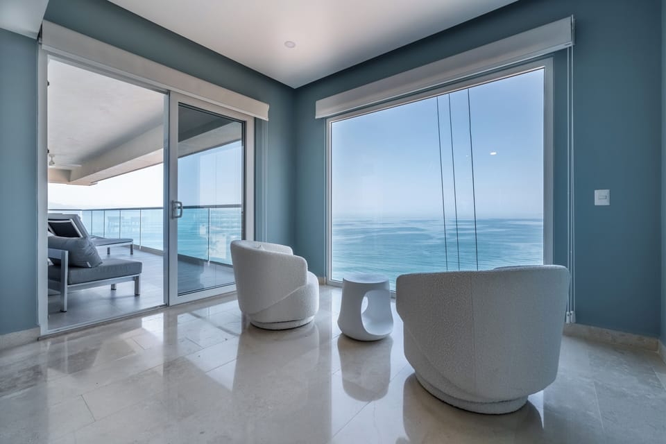 Sitting Area Master Bedroom Harbor Unit 801