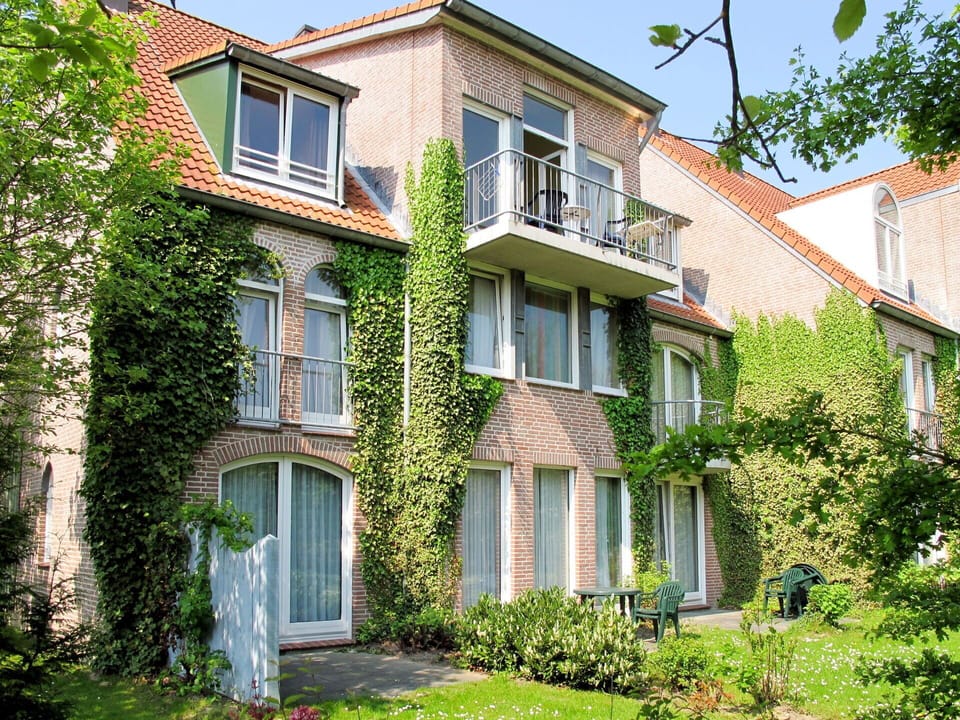 Building, Window, Shrub, Facade, House, Residential Area, Home, Estate, Cottage, Garden