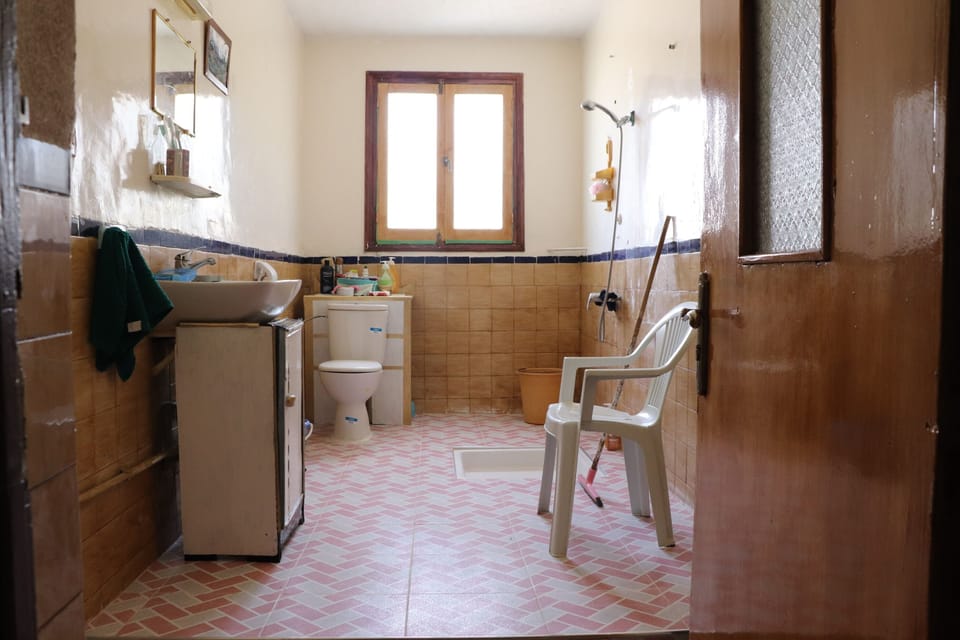 Classic Room, Garden View | Shared bathroom