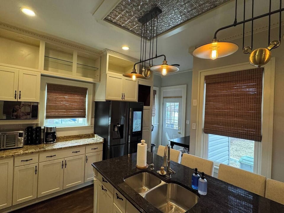 Spacious and stylish kitchen with granite countertops, and large center island.