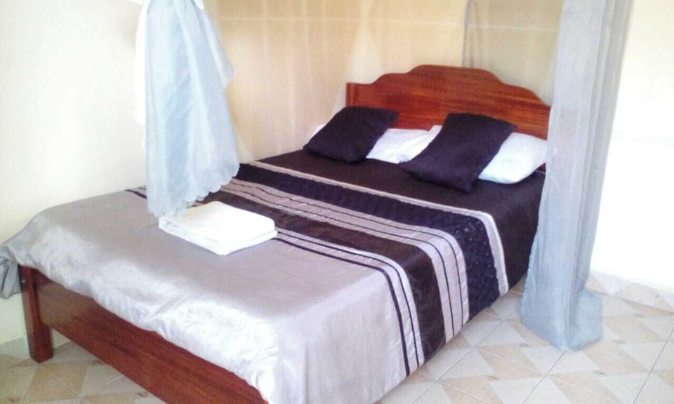 Deluxe Single Room | Individually decorated, individually furnished, free WiFi, bed sheets