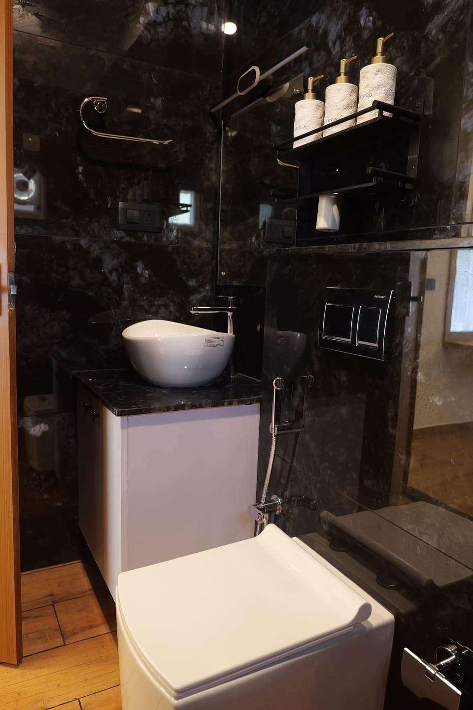 Premium Double Room, Valley View | Bathroom | Shower, hair dryer, bidet, towels