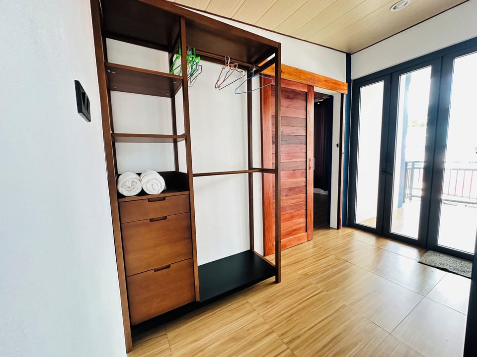 Deluxe Villa | Desk, WiFi (free), bed sheets