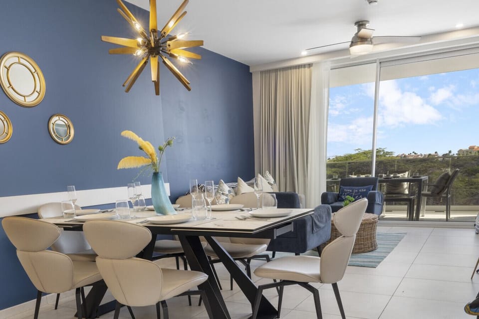 Elevate your dining experience in this chic and inviting space, where modern elegance meets stunning views. Perfect for memorable meals with family and friends!