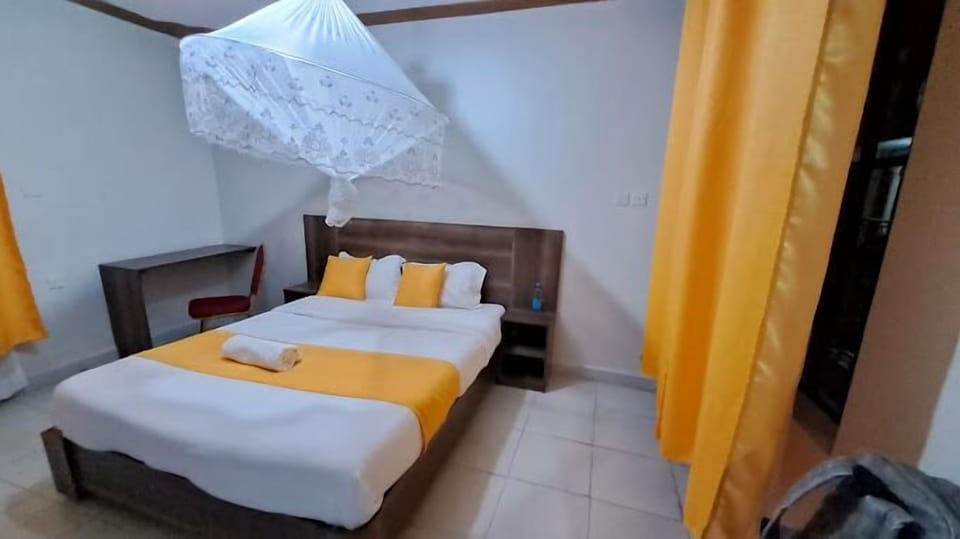 Business Single Room | Free WiFi, bed sheets