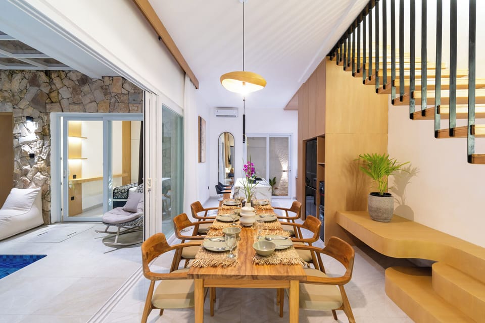 Deluxe Villa, Pool View | Living area