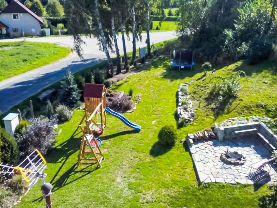 Garden, Lawn, Backyard, Landscaping, Yard, Artificial Turf, Park, Walkway, Outdoor Furniture