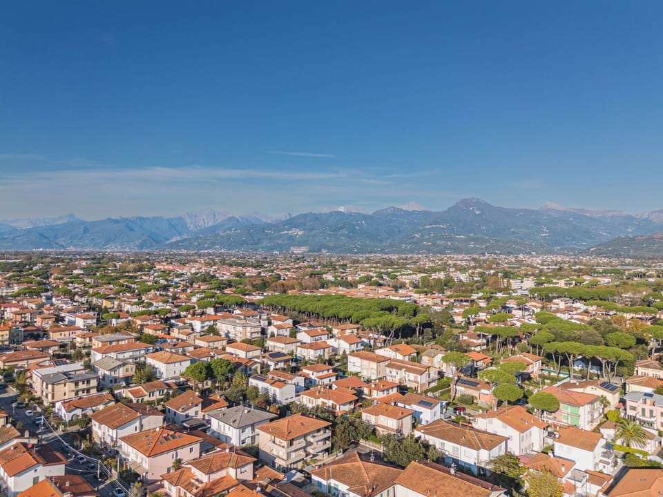 Daytime, Urban Area, Residential Area, Horizon, City, Neighbourhood, Landscape, Hill, Town, Bird'S-Eye View