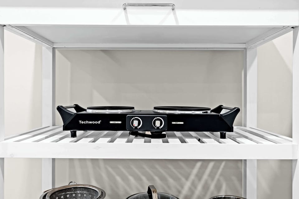 Kitchen: Complete with all the amenities you need!