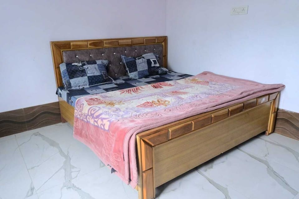 Deluxe Double Room | Premium bedding, free minibar items, desk, laptop workspace