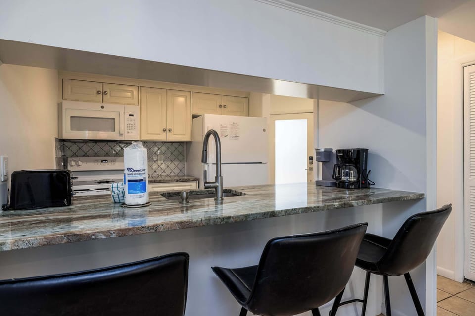 Kitchen Bar Area