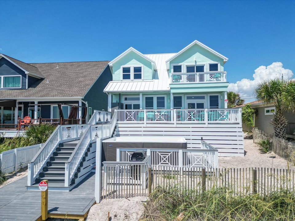 Renovated house directly on the beach!