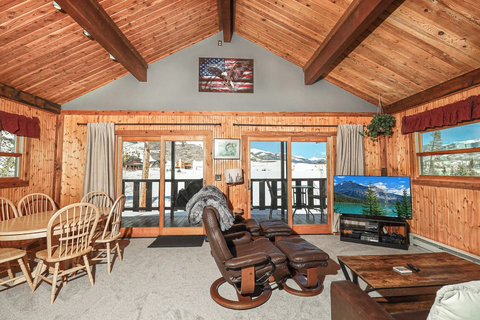 Living Area with a View of Sun Valley Lake