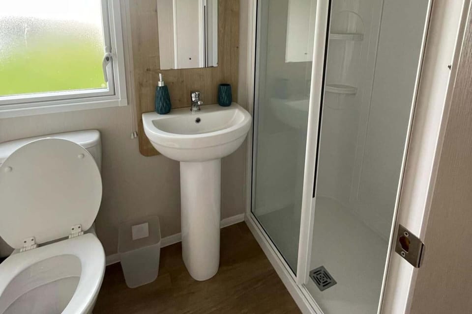 Morecambe sea Side Caravan Retreat Cabin in England