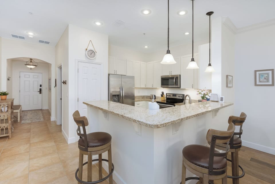 Beautiful Bright Kitchen with counter seating!