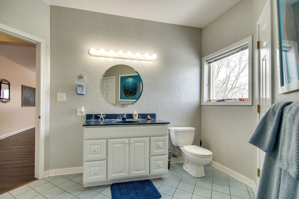 Relaxing Sauna: Hoffman Estates Villa in Elgin! Villa in Hoffman Estates