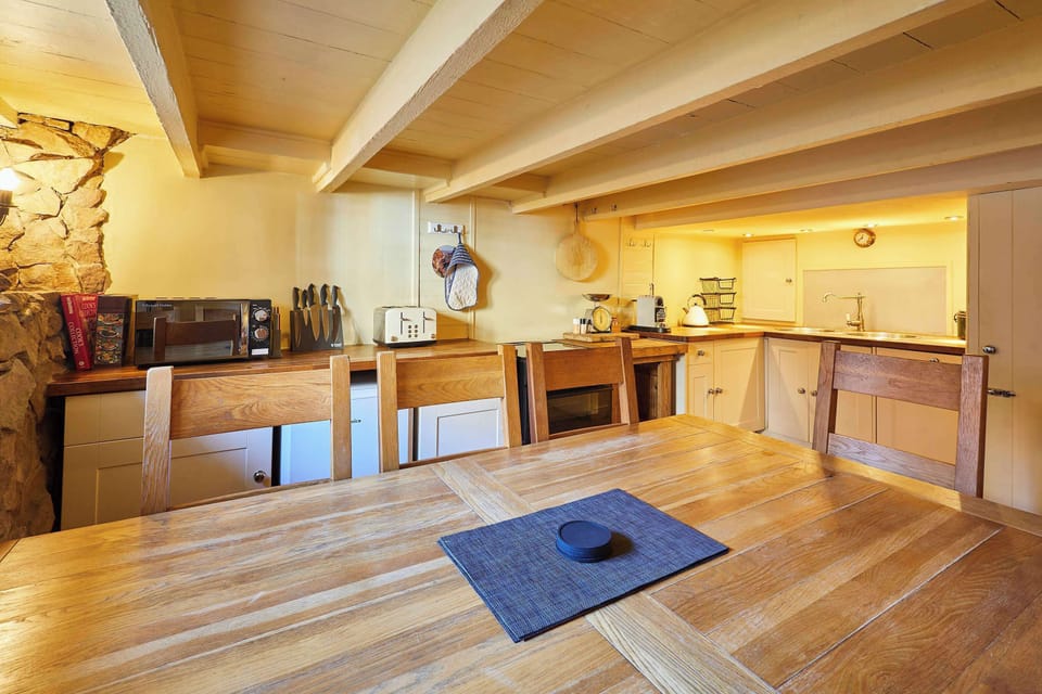 Ship's Bell, Staithes - Host & Stay