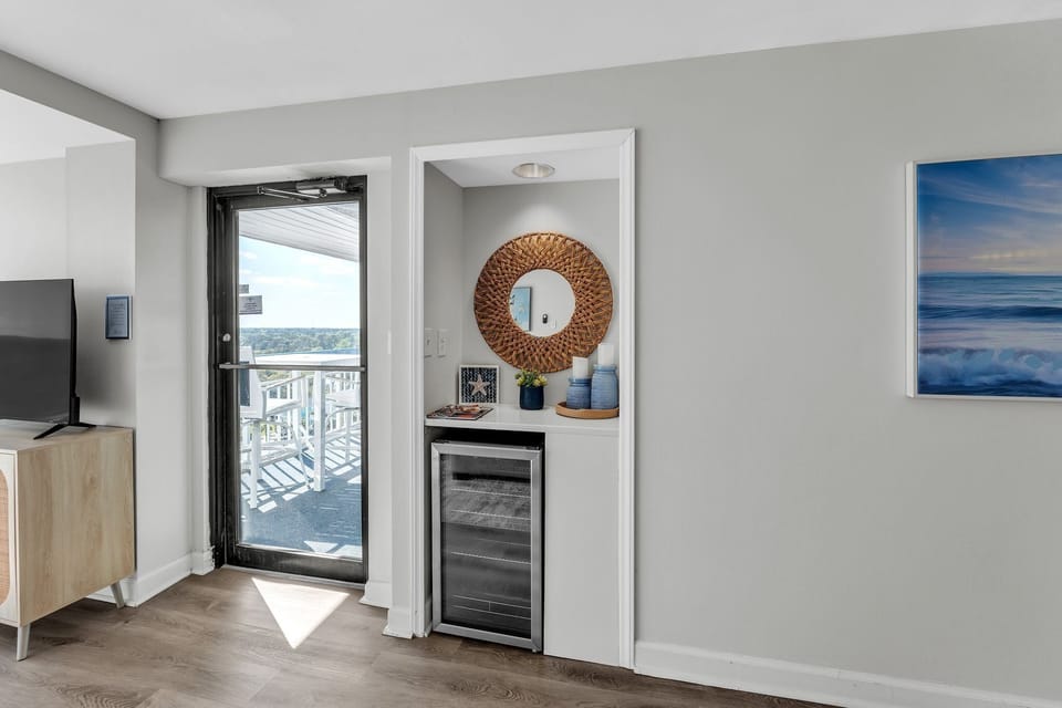 Condo, 3 Bedrooms | Living area | Smart TV, streaming services