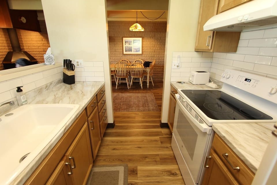 Condo, 2 Bedrooms | Private kitchen | Coffee/tea maker, fridge, oven, toaster
