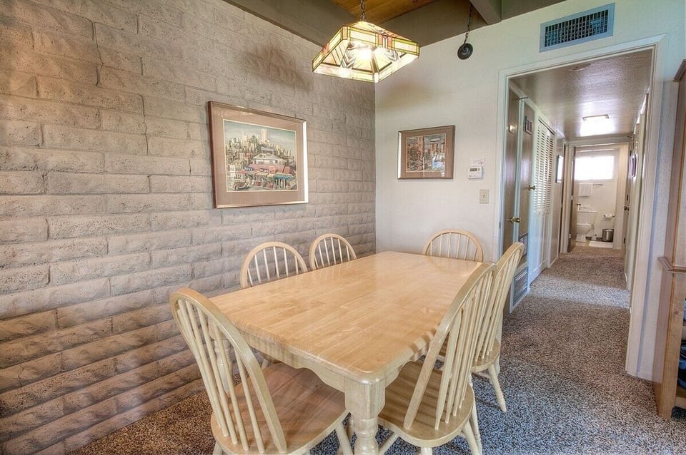 Condo, 2 Bedrooms | Dining