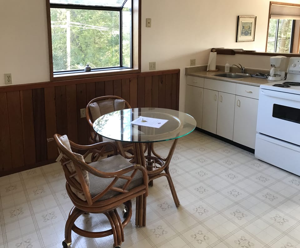Suite | Private kitchen | Coffee/tea maker, fridge, stovetop, electric kettle