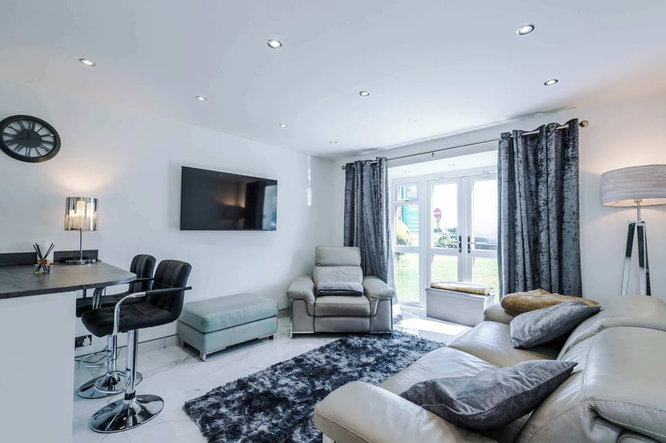 A perfect spot to unwind—watch your favorite shows in style! 📺💫