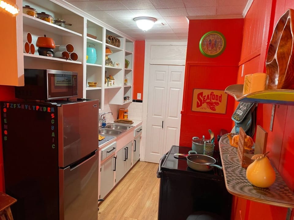 Signature Condo, 1 Bedroom, Kitchen, Beachside | Private kitchen | Coffee/tea maker, fridge, microwave, oven