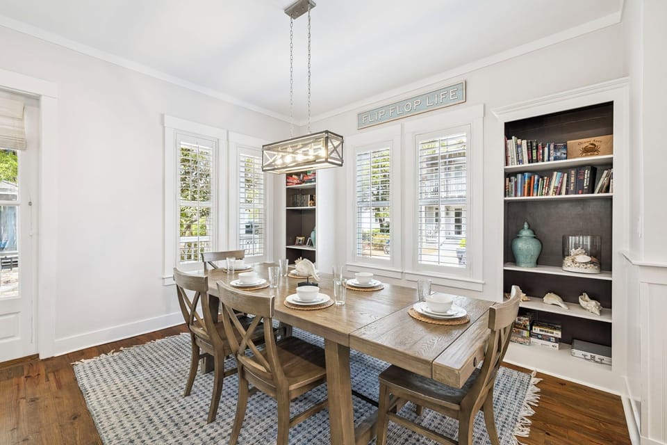 Dining Area with Seating for 6