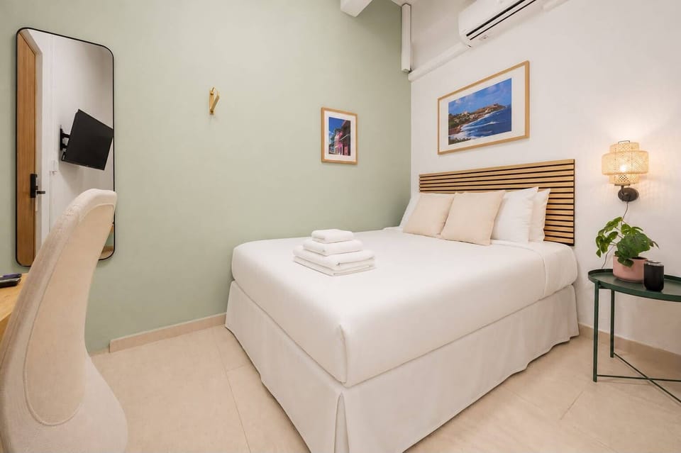 Luxury Double Room, 1 Queen Bed | WiFi (free)