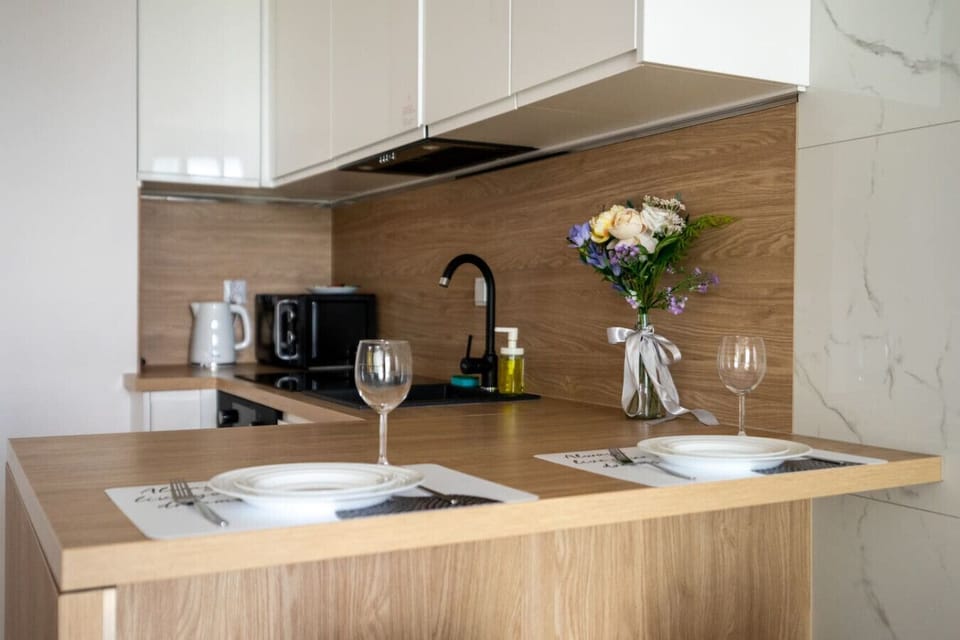 Kitchen| Book Now with RENTUJEMY.COM