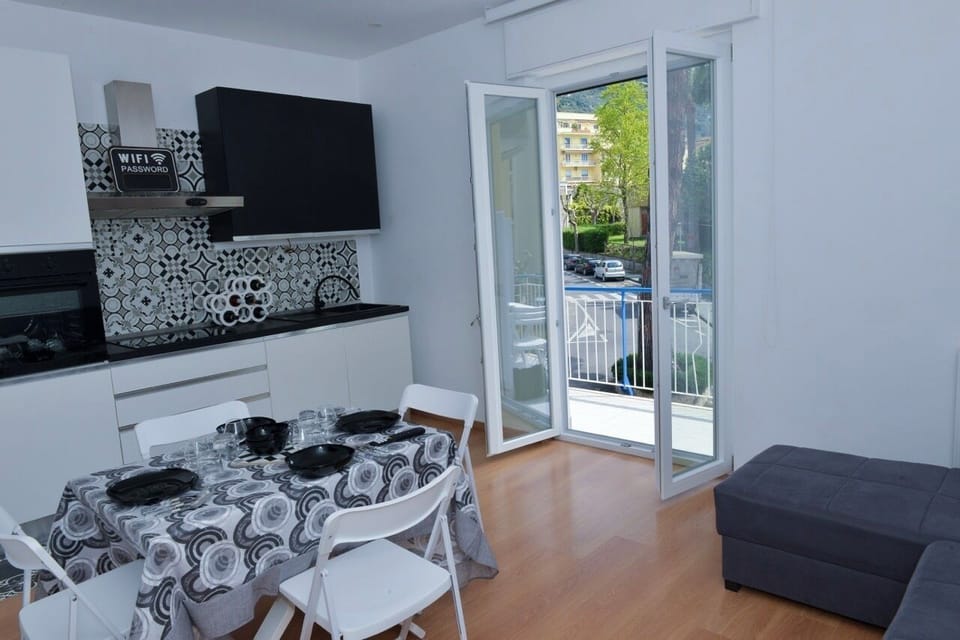 City Apartment, Mountain View | Private kitchen | Espresso maker, electric kettle