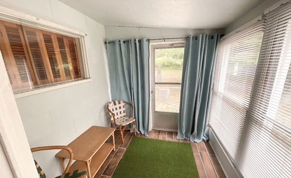 Back sitting area