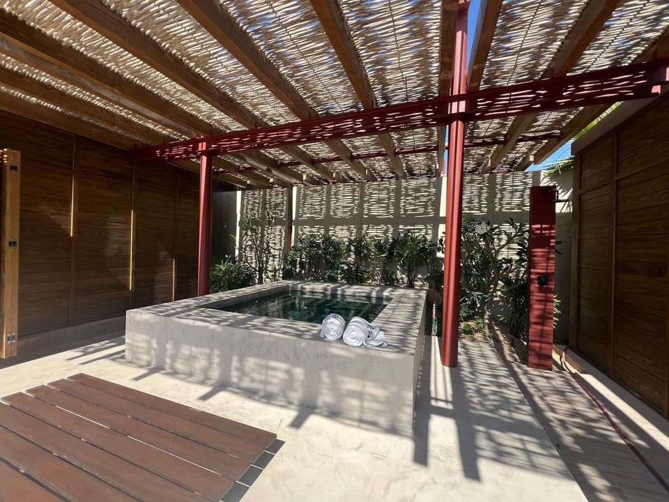 Outdoor spa tub