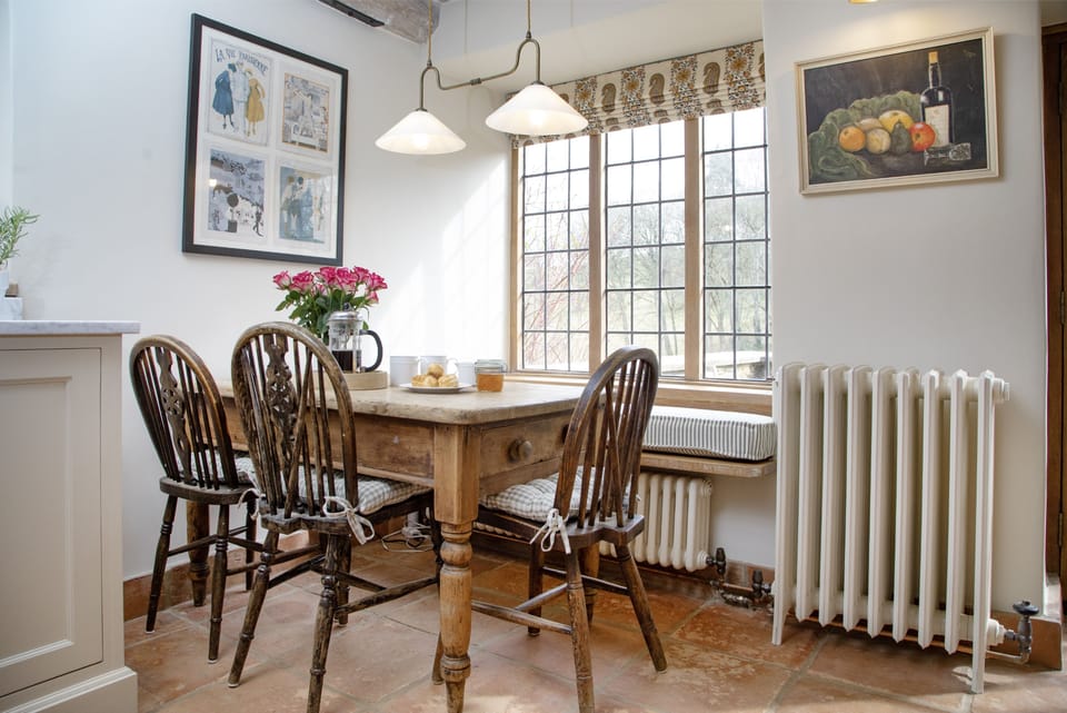 Jerards Dairy, Sandford Orcas, Sherborne: The dressing and study area for bedroom one leads through to the en-suite bathroom