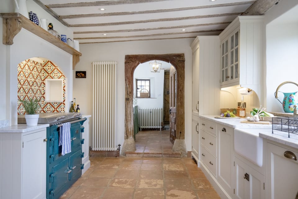 Jerards Dairy, Sandford Orcas, Sherborne: The view through to the utility and laundry room from the kitchen