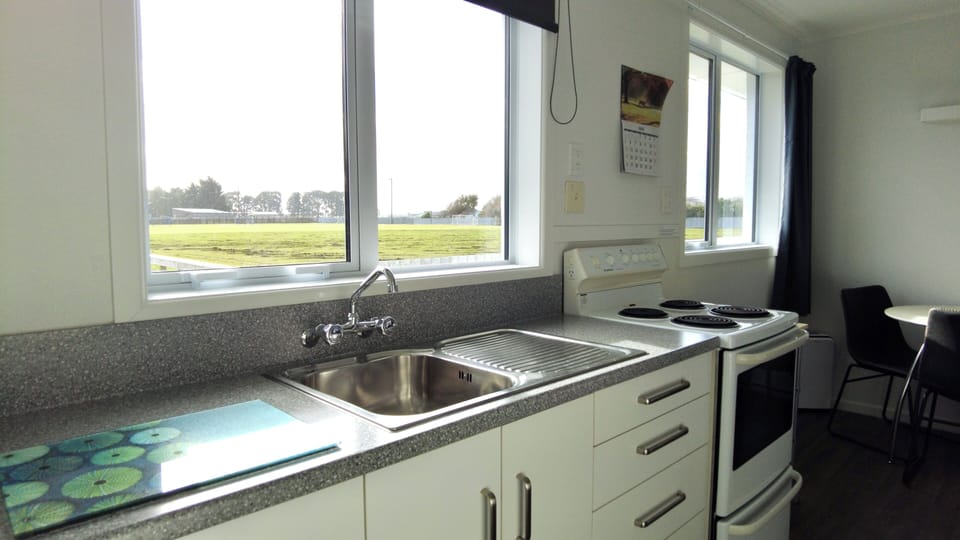 Deluxe Suite | Private kitchen | Microwave, stovetop, highchair, cookware/dishes/utensils