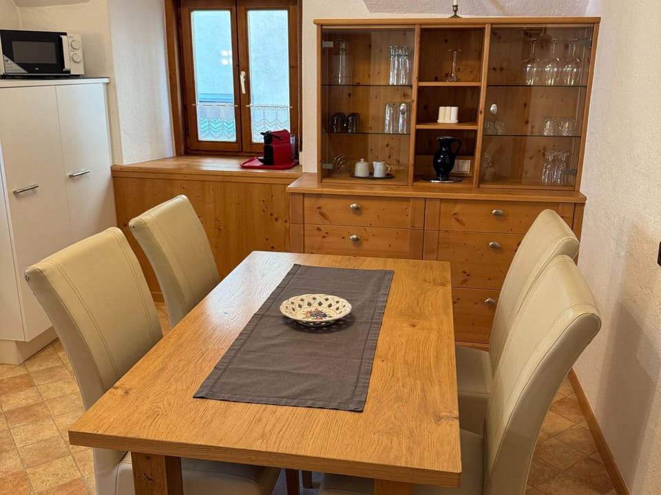 Apartment | Dining