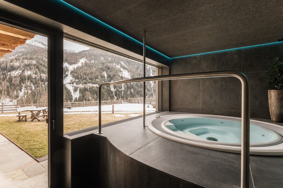 Indoor spa tub