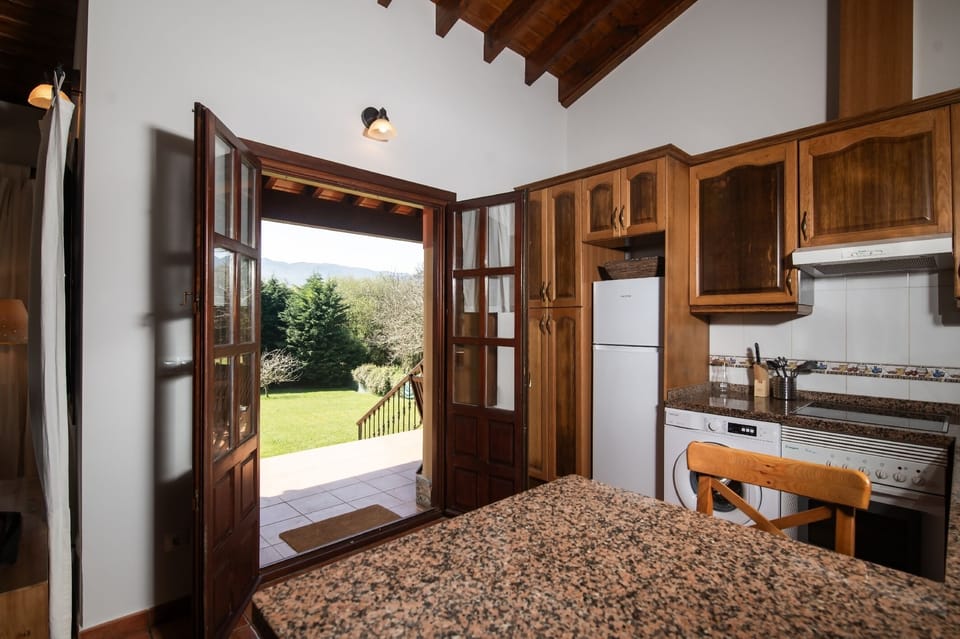 Balcony/Terrace,Kitchen or kitchenette,Floor plan,Garden view