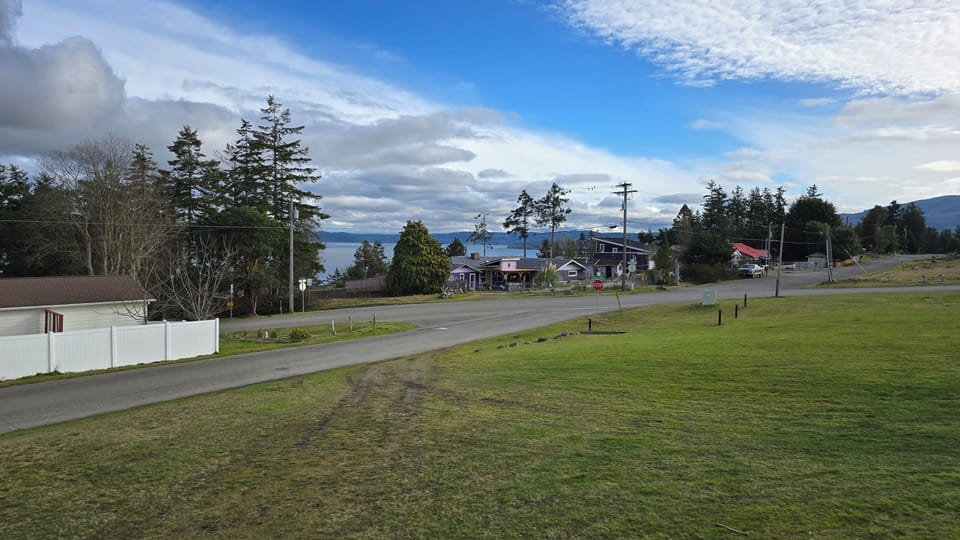 Views of the canal from the breakfast nook, loft, and Living room.