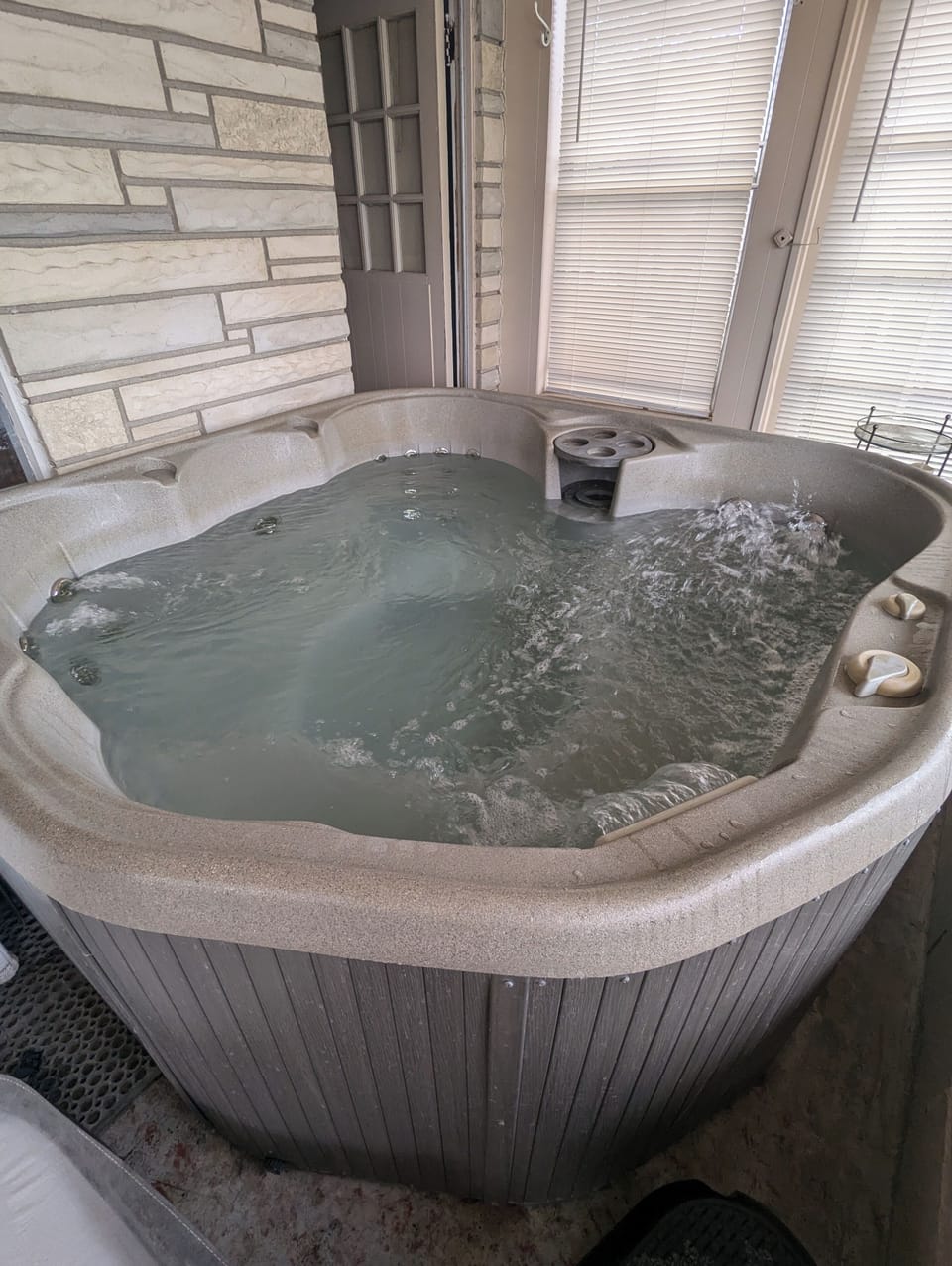 Indoor spa tub