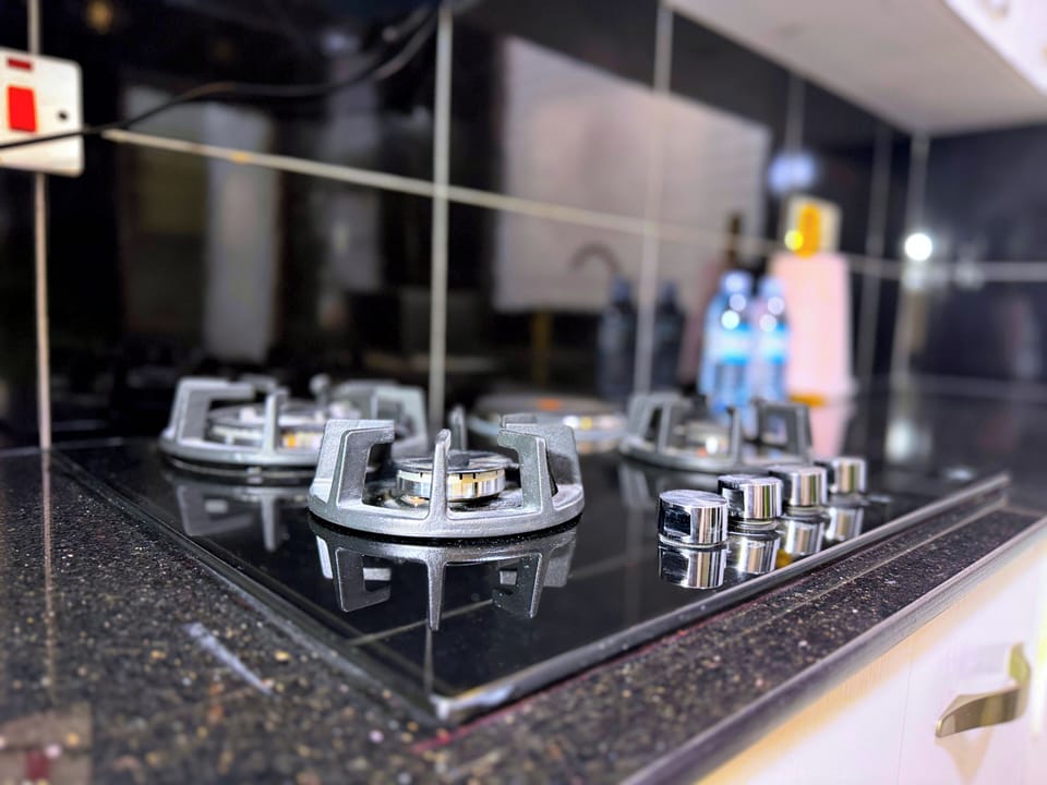 Microwave, oven, stovetop, cookware/dishes/utensils