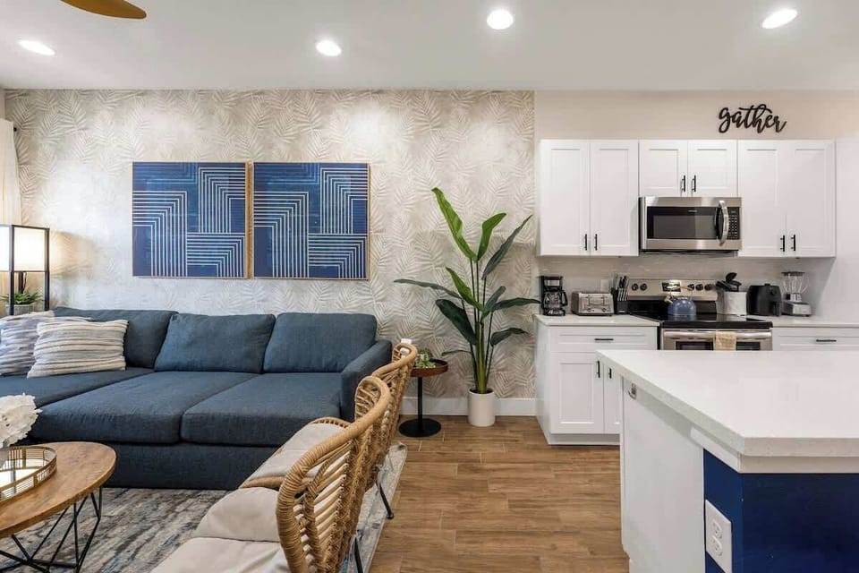 This beautiful house offers mid-century decor & open-concept living room to accommodate comfortably your entire family.