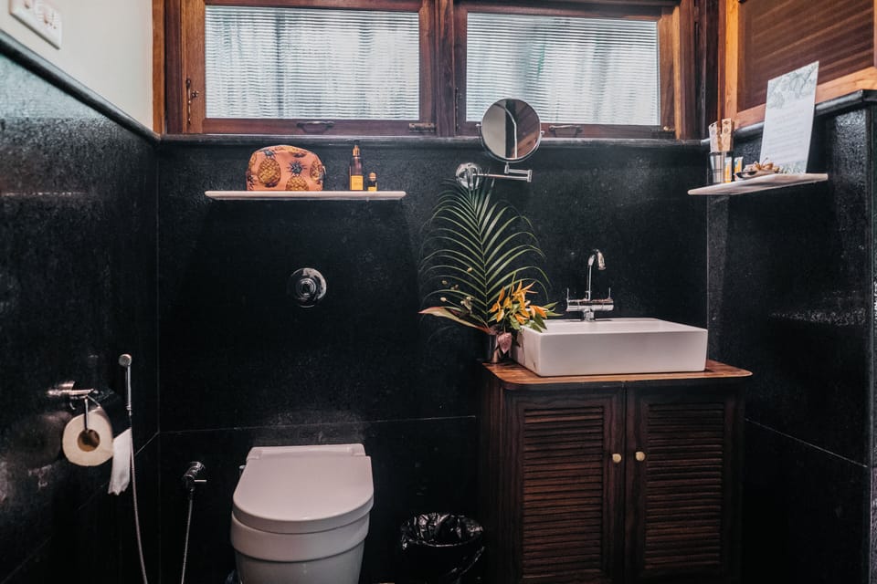 Royal Room, 1 King Bed, Patio, Garden View | Bathroom | Shower, rainfall showerhead, hair dryer, slippers