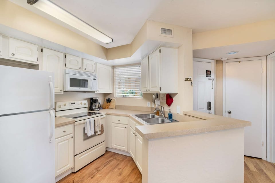 Open concept well-stocked kitchen