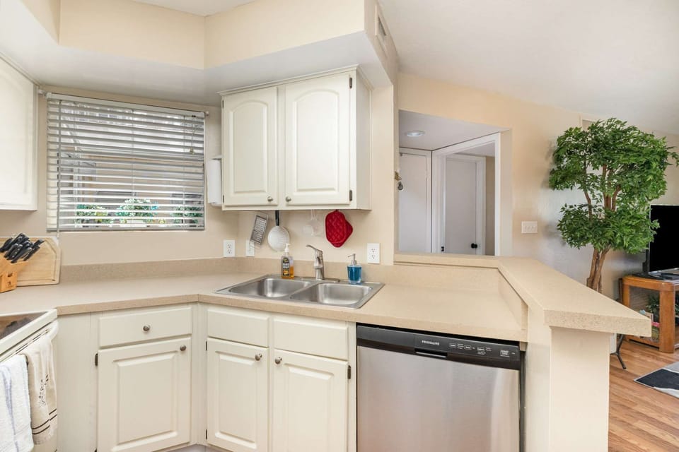 Open concept well-stocked kitchen