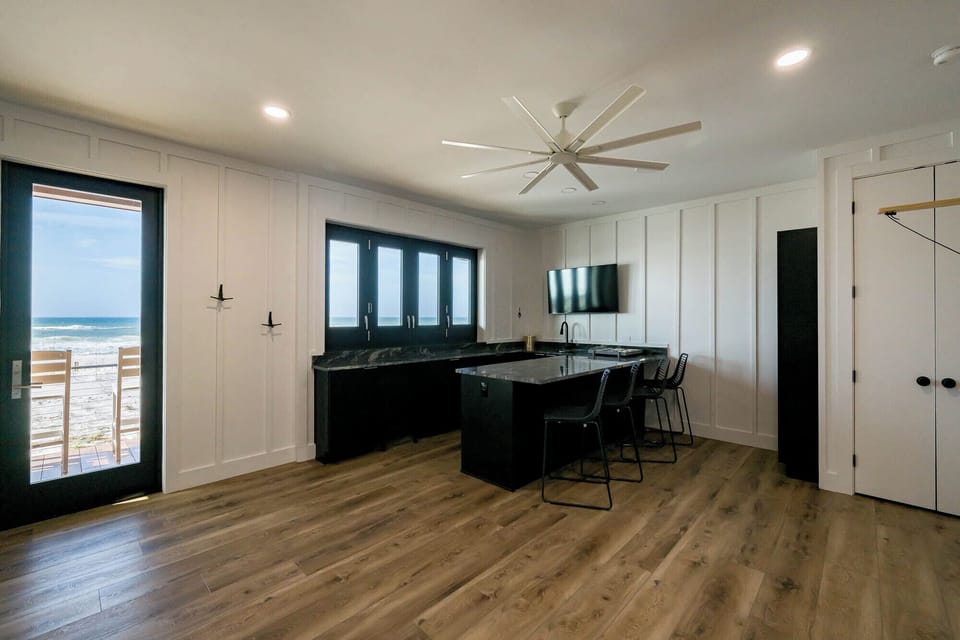 1st FL Wet Bar (1), Back Porch Access